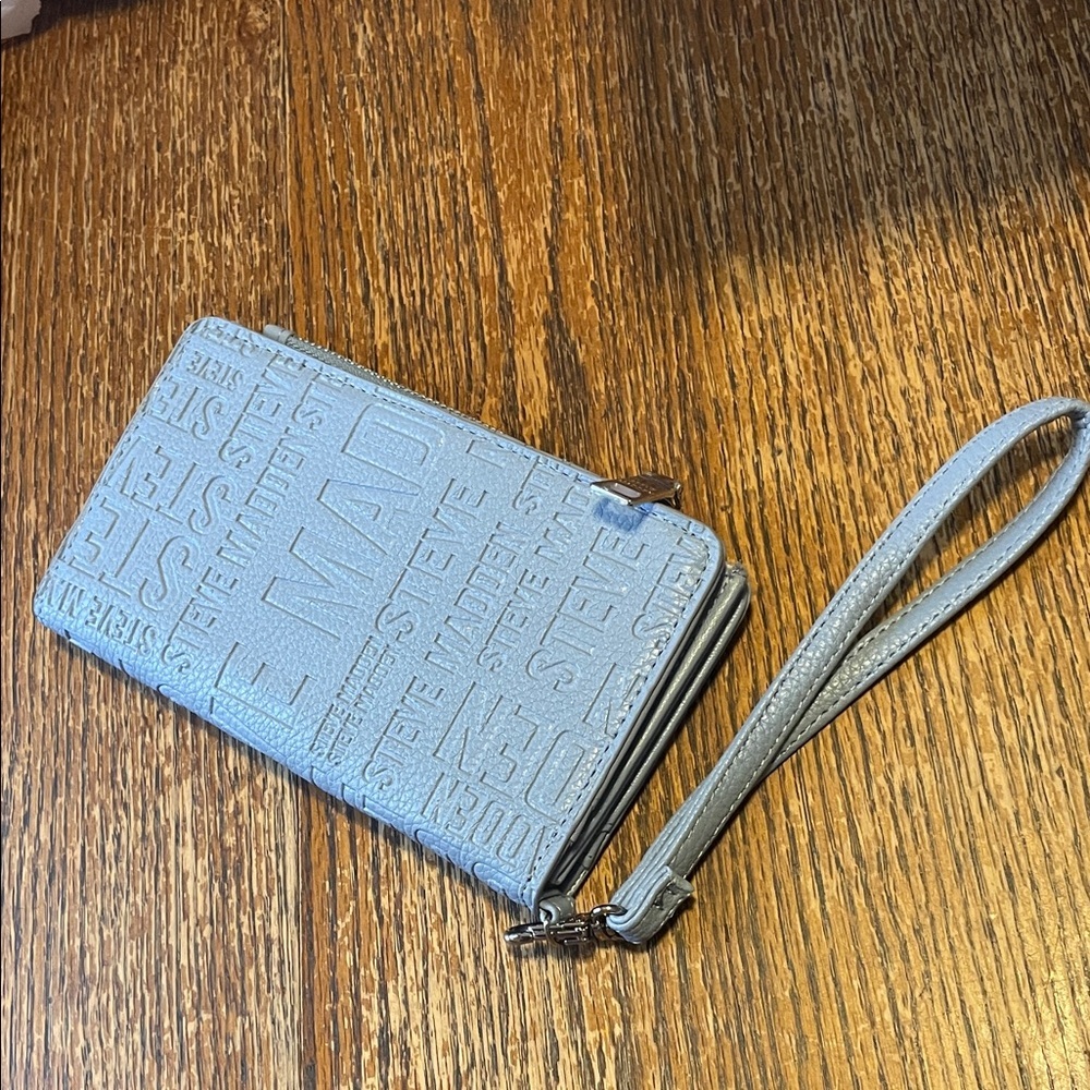 Steve Madden wallet Light Blue Embossed Wristlet - Picture 2 of 4